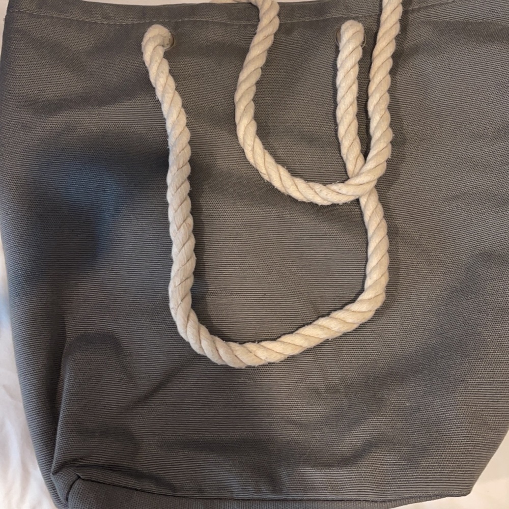 Tote bag with rope handles